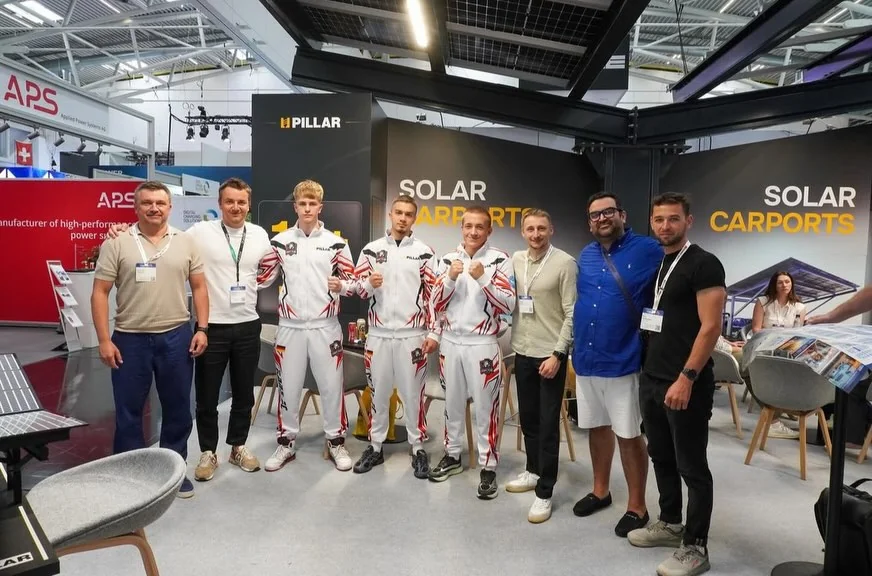 Наша команда KARS встретилась с партнёром PILLAR на Messe München. Кадр из нашего архива.